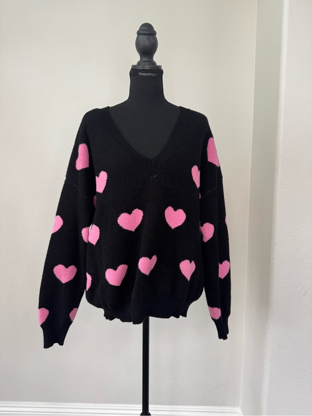 Beach Riot Black Pink Heart V-Neck Sweater Size S